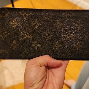 LV long wallet